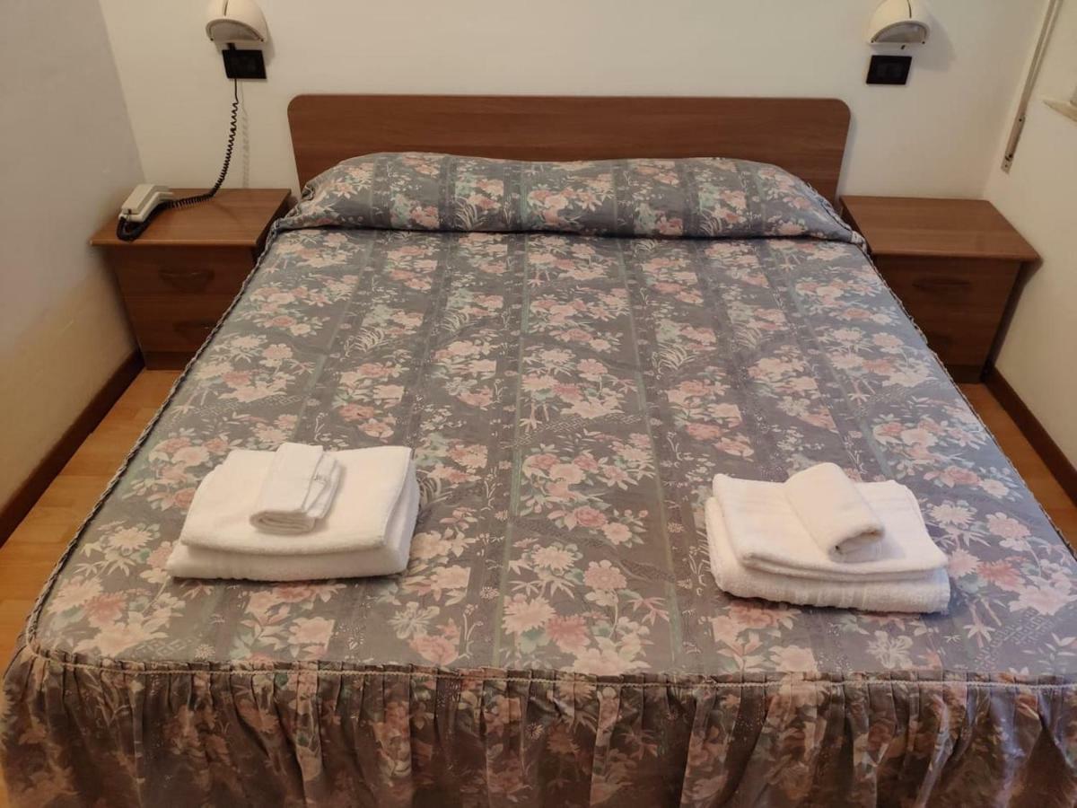 Hotel Villa Elisa Rimini Luaran gambar