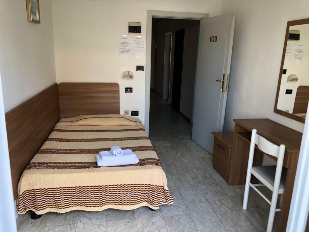 Hotel Villa Elisa Rimini Luaran gambar